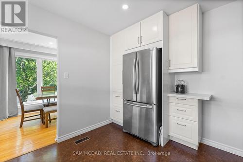 1987 Deanhome Road, Mississauga, ON - Indoor Photo Showing Kitchen