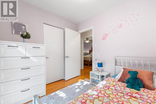 1987 Deanhome Road, Mississauga, ON - Indoor Photo Showing Bedroom