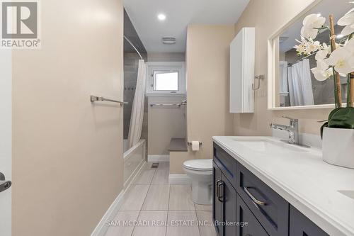 1987 Deanhome Road, Mississauga, ON - Indoor Photo Showing Bathroom