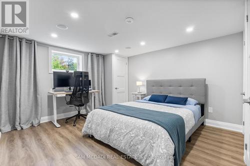 1987 Deanhome Road, Mississauga, ON - Indoor Photo Showing Bedroom