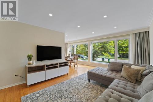 1987 Deanhome Road, Mississauga, ON - Indoor Photo Showing Living Room