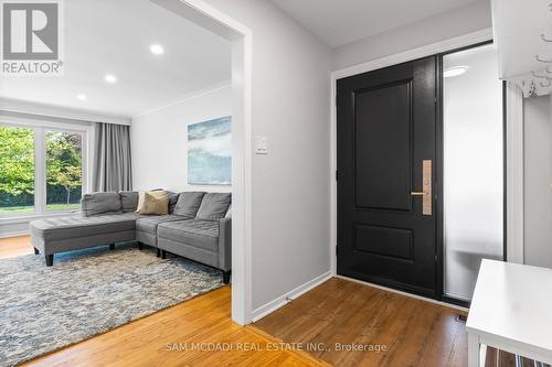 1987 Deanhome Road, Mississauga, ON - Indoor Photo Showing Living Room