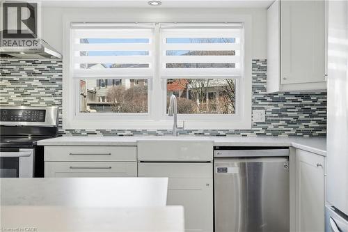 2252 Upper Middle Road Unit# 4, Burlington, ON - Indoor Photo Showing Kitchen With Stainless Steel Kitchen With Upgraded Kitchen