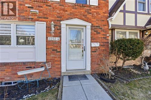 2252 Upper Middle Road Unit# 4, Burlington, ON - Outdoor