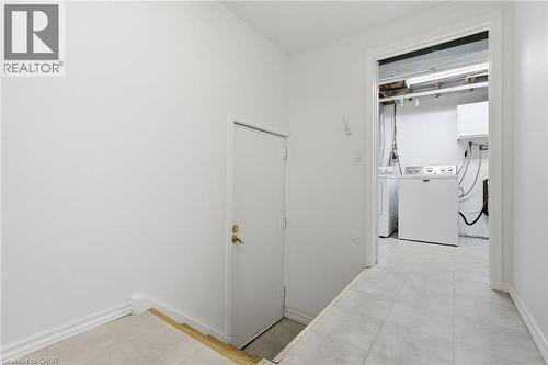 2252 Upper Middle Road Unit# 4, Burlington, ON - Indoor Photo Showing Laundry Room