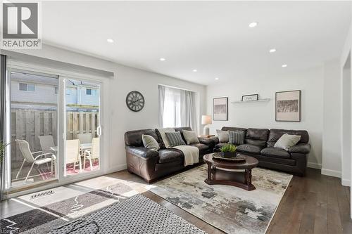 2252 Upper Middle Road Unit# 4, Burlington, ON - Indoor Photo Showing Living Room