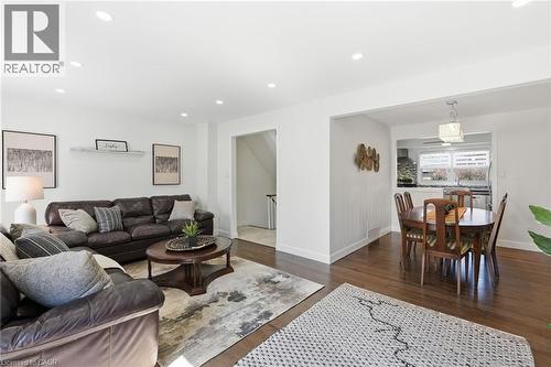 2252 Upper Middle Road Unit# 4, Burlington, ON - Indoor Photo Showing Living Room