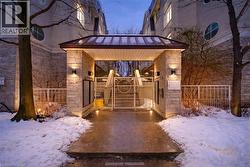 28 STADIUM Road Unit# 132  Toronto, ON M5V 3P4