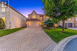 11 PALACE COURT  Richmond Hill, ON L4B 4C3