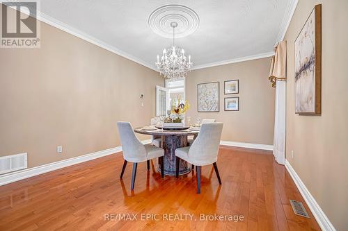 11 Palace Court, Richmond Hill, ON - Indoor Photo Showing Dining Room