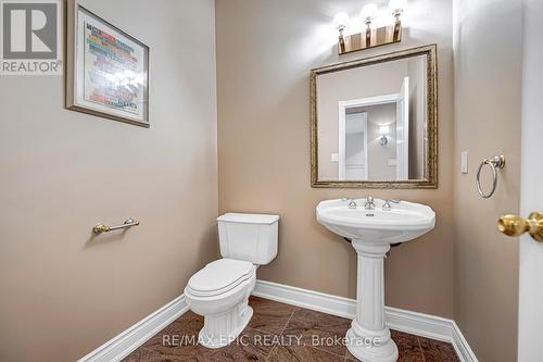 11 Palace Court, Richmond Hill, ON - Indoor Photo Showing Bathroom