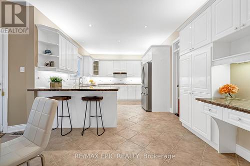 11 Palace Court, Richmond Hill, ON - Indoor Photo Showing Kitchen