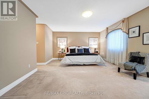 11 Palace Court, Richmond Hill, ON - Indoor Photo Showing Bedroom