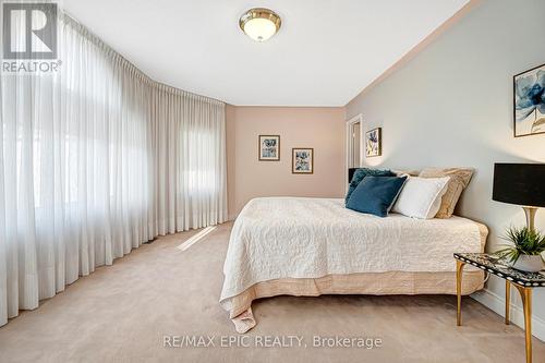 11 Palace Court, Richmond Hill, ON - Indoor Photo Showing Bedroom