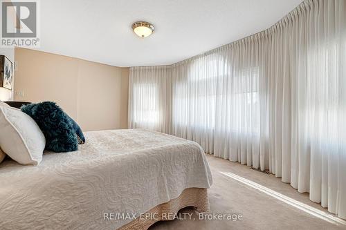 11 Palace Court, Richmond Hill, ON - Indoor Photo Showing Bedroom
