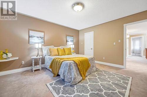 11 Palace Court, Richmond Hill, ON - Indoor Photo Showing Bedroom