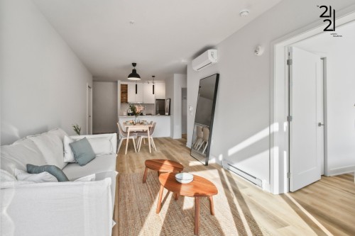 Living Room - 106-2121 Av. Papineau, Montréal (Ville-Marie), QC - Indoor Photo Showing Living Room