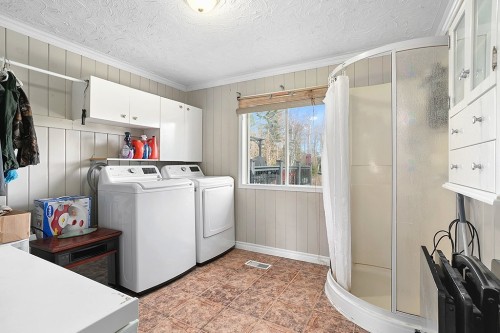Salle de lavage - 127 Ch. Alie, Gracefield, QC - Indoor Photo Showing Laundry Room