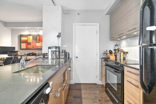 Kitchen - 906-1414 Rue Chomedey, Montréal (Ville-Marie), QC - Indoor Photo Showing Kitchen With Double Sink