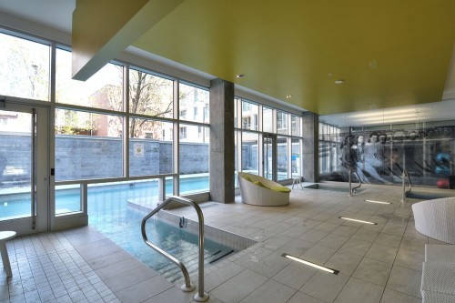 Spa - 906-1414 Rue Chomedey, Montréal (Ville-Marie), QC - Indoor Photo Showing Other Room With In Ground Pool