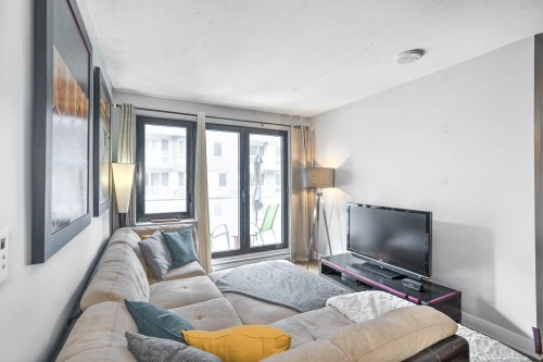 Living Room - 906-1414 Rue Chomedey, Montréal (Ville-Marie), QC - Indoor Photo Showing Living Room