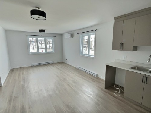 Salon - 112 Av. Carter, Rouyn-Noranda, QC - Indoor