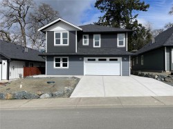 2035 Oakhill Pl Duncan, BC V9L 0J2