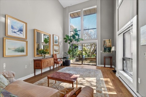 111-880 Short St  Saanich, BC V8X 2V5