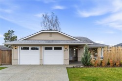 709 Foster Dr Parksville, BC V9P 2M2