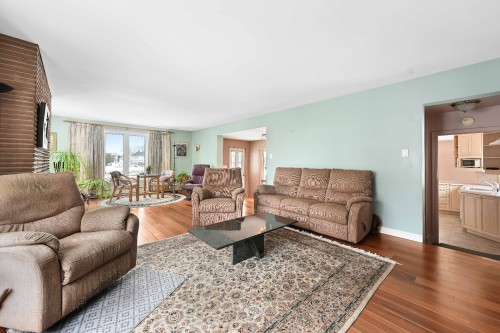 Salon - 92 Rue Ste-Thérèse, Saint-Jean-Sur-Richelieu, QC - Indoor Photo Showing Living Room