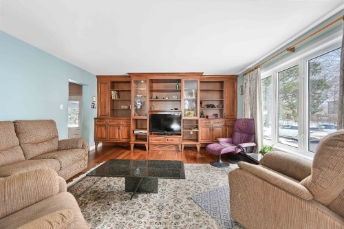 Salon - 92 Rue Ste-Thérèse, Saint-Jean-Sur-Richelieu, QC - Indoor Photo Showing Living Room