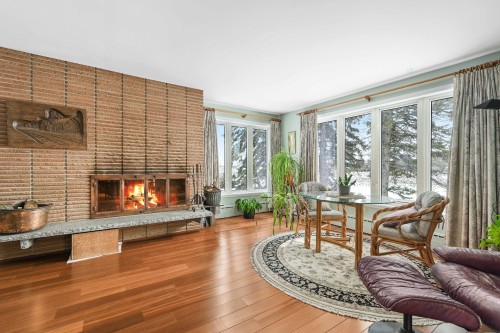 Salon - 92 Rue Ste-Thérèse, Saint-Jean-Sur-Richelieu, QC - Indoor With Fireplace