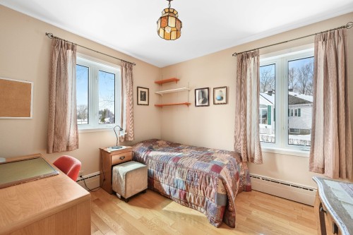 Chambre à coucher - 92 Rue Ste-Thérèse, Saint-Jean-Sur-Richelieu, QC - Indoor Photo Showing Bedroom