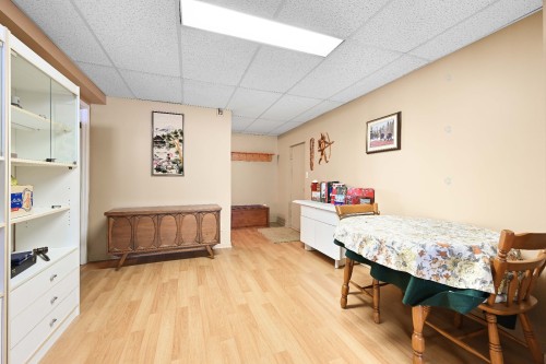 Salle familiale - 92 Rue Ste-Thérèse, Saint-Jean-Sur-Richelieu, QC - Indoor
