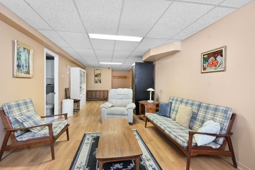 Salle familiale - 92 Rue Ste-Thérèse, Saint-Jean-Sur-Richelieu, QC - Indoor