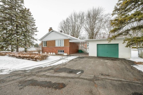 Stationnement - 92 Rue Ste-Thérèse, Saint-Jean-Sur-Richelieu, QC - Outdoor