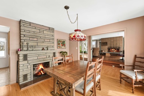 Salle à manger - 92 Rue Ste-Thérèse, Saint-Jean-Sur-Richelieu, QC - Indoor Photo Showing Dining Room With Fireplace