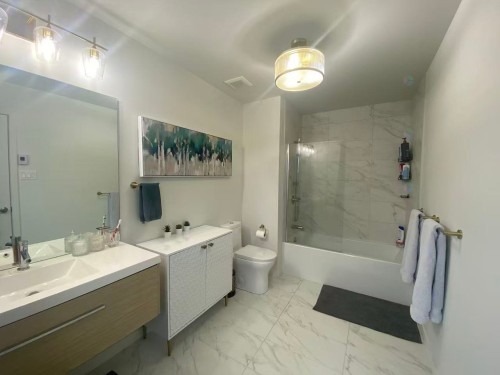 Salle de bains attenante à la CCP - 221 Av. Mason, Pointe-Claire, QC - Indoor Photo Showing Bathroom