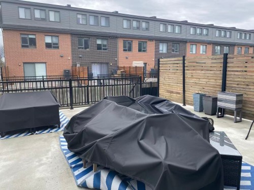 Cour - 221 Av. Mason, Pointe-Claire, QC - Outdoor With Exterior