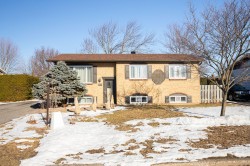 1849 Rue De Lanaudière  Sainte-Julie, QC J3E 1B6