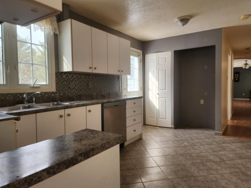 Kitchen - 116 Route 307, Bowman, QC - Indoor Photo Showing Kitchen With Double Sink