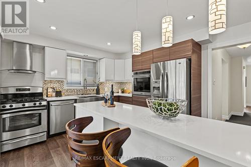 23 Ricardo Court, Hamilton, ON - Indoor Photo Showing Kitchen With Stainless Steel Kitchen With Upgraded Kitchen