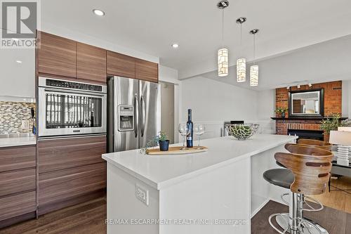 23 Ricardo Court, Hamilton, ON - Indoor Photo Showing Kitchen