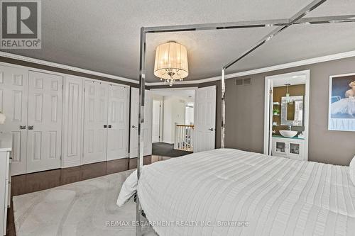 23 Ricardo Court, Hamilton, ON - Indoor Photo Showing Bedroom