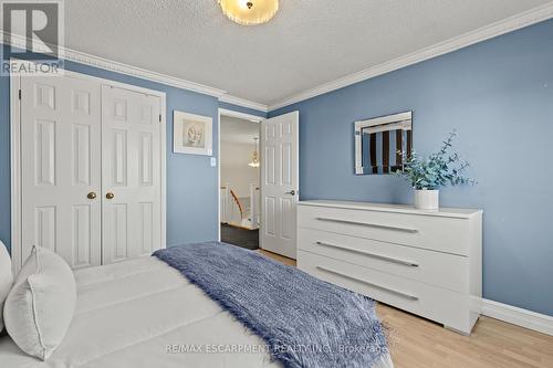 23 Ricardo Court, Hamilton, ON - Indoor Photo Showing Bedroom