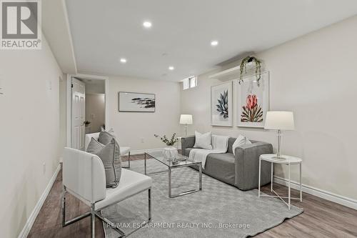 23 Ricardo Court, Hamilton, ON - Indoor Photo Showing Living Room