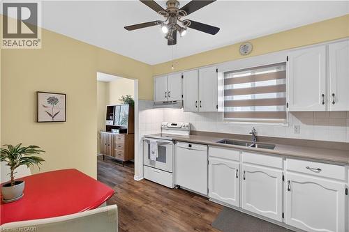 3130 Driftwood Drive, Burlington, ON - Indoor Photo Showing Kitchen With Double Sink