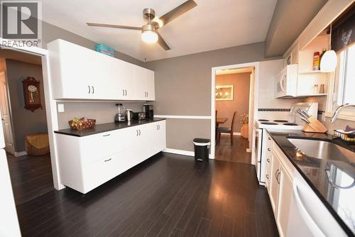 830 Champlain Road, Sarnia, ON - Indoor Photo Showing Kitchen