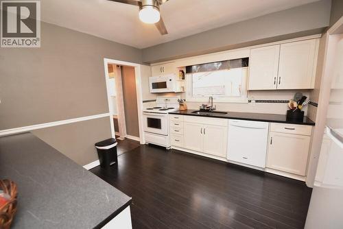830 Champlain Road, Sarnia, ON - Indoor Photo Showing Kitchen