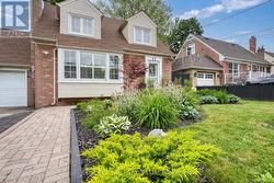 23 FARNSWORTH DRIVE Toronto, ON M9N 2Z5